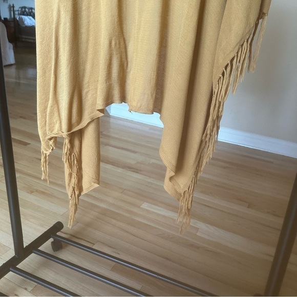 Fringe shawl - Picture 9 of 9